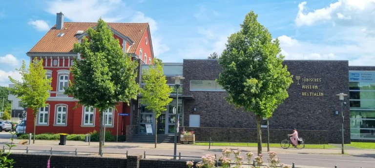 Vom Jüdischen Museum für Westfalen werden die Vermittlungsangebote nach dem Hamas-Angriff am 7. Oktober 2023 vorgestellt. ©Jüdisches Museum für Westfalen