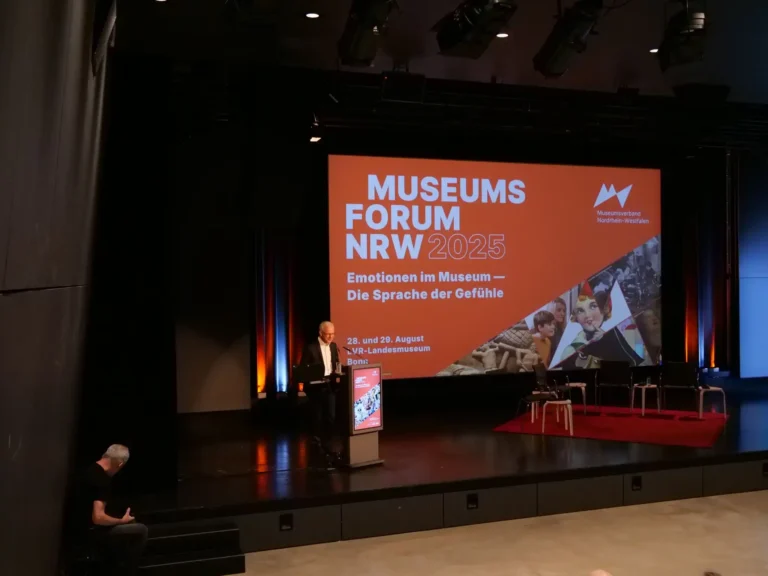 Auch Prof. Dr. Thorsten Valk, Direktor des LVR-Landesmuseum Bonn heißt die Anwesenden herzlich Willkommen.