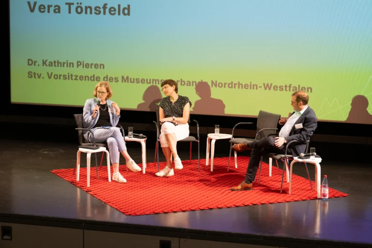 Die Referentinnen mit dem Moderator des Panels Stefan Querl, Beirat für Demokratische Bildung im Museumsverband