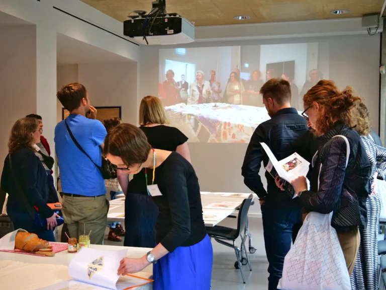 Blick in eine Station beim Format „Walk and Talk: Schaufenster NRW“